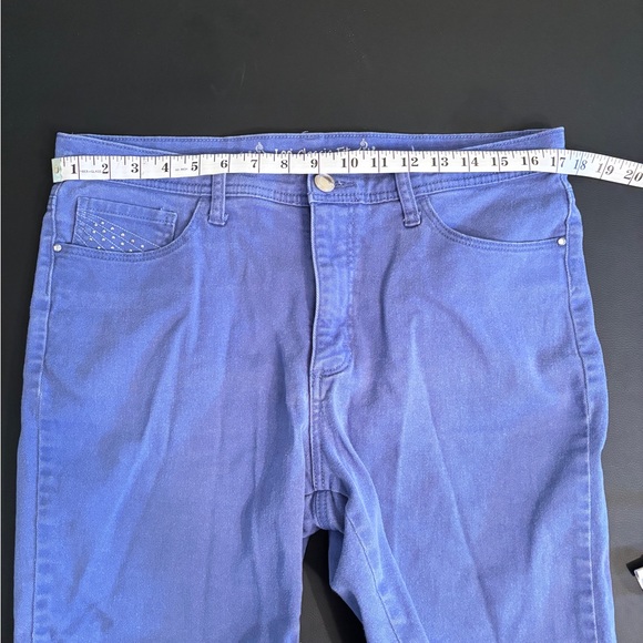 Lee Classic Fit Bermuda Shorts. - Picture 2 of 6